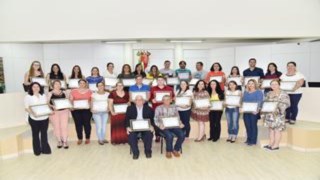 Câmara presta Homenagem aos professores e cidadãos jupiaenses. Câmara presta Homenagem aos professores e cidadãos jupiaenses.
